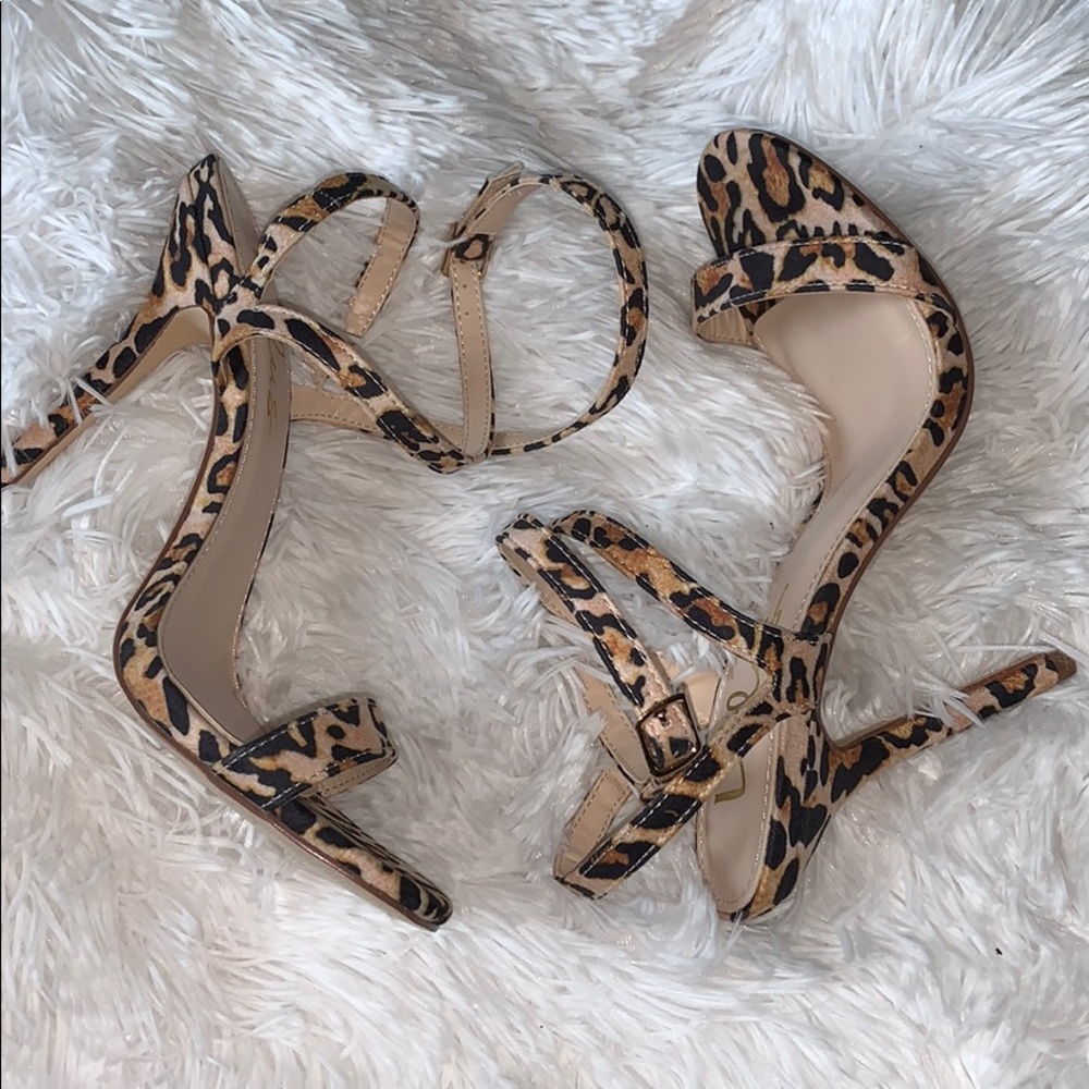NWT Leopard tie around the ankle heels